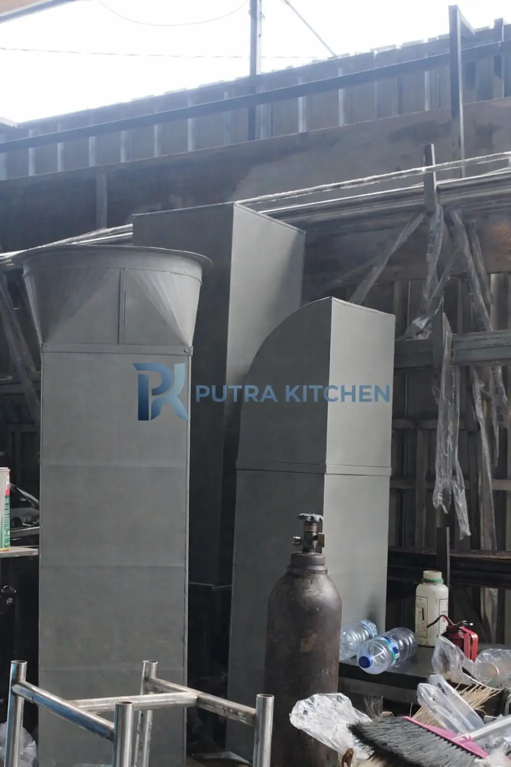 Pemasangan sistem ducting exhaust restoran di Bali oleh Putra Kitchen